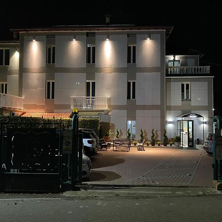 Hotel La Quercia Mozzo Exterior photo